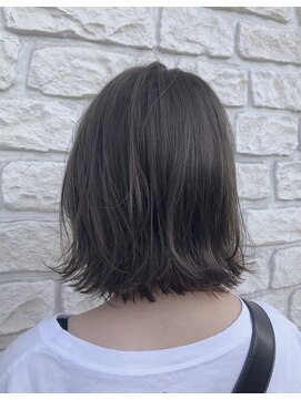 ルカ(Luca) 抜け感プラチナベージュ×外ハネボブ