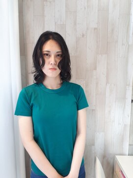 マニス(manis) 前髪長め楽チンスタイリング大人可愛いウルフパーマ