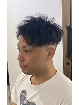 ドルクス 日本橋(Dorcus) ガッツリ高めのツーブロック フェード アップバング