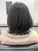 黒髪クラゲヘアーオリーブグレー小顔ココアベージュ卵型ショート
