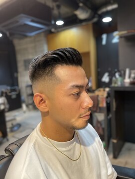 フランクスバーバー アンド ビアークラブ(FRANK'S BARBER and BEER CLUB) スリックバック