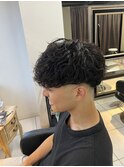 スペインカール　スパイラルパーマ　フェード　刈り上げ