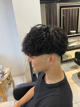 アイズ 海老名(AIZU) スペインカール スパイラルパーマ フェード 刈り上げ