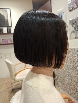 ナグ(NAG) 前下がりボブ