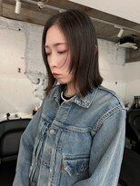 ヨーク(YOKE)&nbsp;外ハネ切りっぱなしボブオリーブグレージュパツっと暗髪