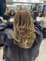 アイズ 本厚木(AIZU)&nbsp;レイヤーカット　バレイヤージュ　白髪ぼかし