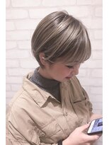 ヘアメイク シュシュ(Hair make chou chou) 丸みのある耳かけショート