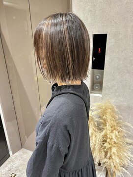 クエ(QUE) ボブ/白髪ぼかしハイライト/20代30代40代/横浜