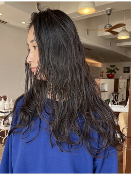 ビュートリアム 七里ヶ浜(BEAUTRIUM) 大きめカールがオシャレなロングパーマスタイル