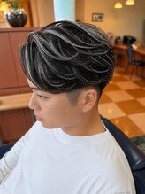 サロン ド ユー(サロン ド YOU) シルバーグレーメッシュ × ナチュラルセンターパート