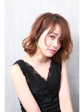 ココロ(COKORO) インナーカラー☆みどり☆グリーン☆外ハネ☆アンニュイボブ☆