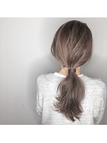 エトランジェ(Etrange)&nbsp;グレージュハイライトアレンジ/ローポニーテール