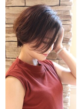 レウナ 外苑前(Reuna) 大人可愛い小顔ニュアンスショート暗めカラーでも可愛いショート