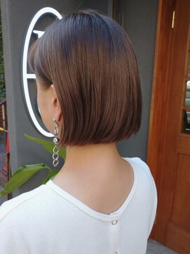 ウィーク 梅田(UiiC) テラコッタベージュ◆切りっぱなしボブ【uiicumeda sachi】