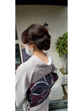 リラクゼイションサロン ハムロ 和装アップ