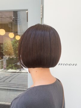 ムーン(moon) 9月#モテ髪カタログ#外ハネボブ#ペールベージュ#アップバング