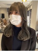 オリーブベージュ