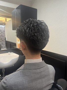 プラウド(PROUD) ワンカールパーマ/フェード/田町/オールバック/メンズカット/