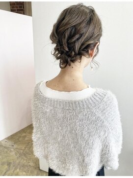 ニド(2do) ゆるふわ編み込みアップアレンジ