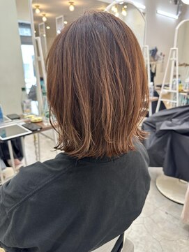 ロミー 本厚木(ROMMY.) クビレイヤーボブ切りっぱなしボブ外ハネボブ