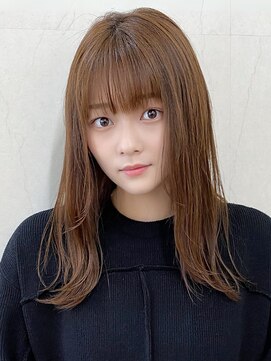 ガーディナ(Gardina) ハイトーンベージュ ブリーチ 顔周りカット 外ハネ 艶髪 20代