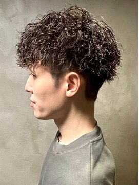 ディスイズバーバーフォース(THIS IS BARBER 4th) アッシュカラー ツイスパ ツーブロック マッシュ 20代