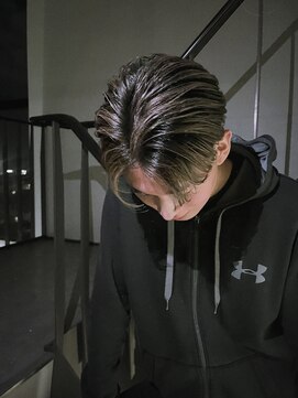 ネクストフォーヘアー(NEXT for hair) メンズバレイヤージュ　センターパート　テーパーフェード