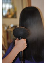 ナノケアーミストで保護しながら施術させて頂いてます