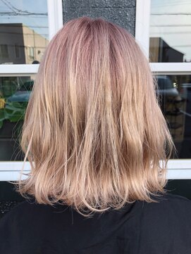 ルート(route.) 透明感あるピンクベージュボブ