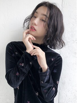 ルティア(Lutia) ゆるふわカール グレーアッシュ センターパート！