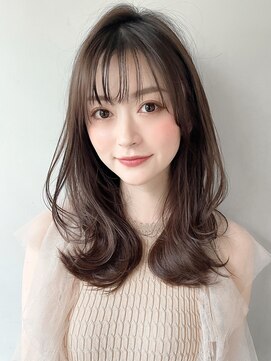アグノス 青山(Agnos) 艶感レイヤーカットインナーグレージュ斜めバングワンカール