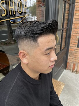 フォーコーナーズ(Four Corners) フェード/七三分け/バーバー