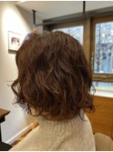 髪が多くても大丈夫!根本からゆるく大きくうねるパーマ