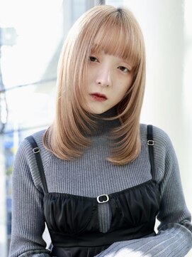 エムスラッシュ みなとみらい馬車道店(M SLASH) 顔回りレイヤー/ぱっつん前髪/ホワイトブロンド/艶髪/馬車道