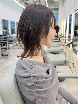 ダブルトーキョー シブヤ(W-TOKYO SHIBUYA) 暗髪でも可愛いミディアムウルフ　　ウルフカット　ウルフ