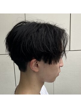 フイ 恵比寿(Hui) センターパート/ナチュラルセンターパート/刈り上げ