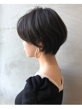 ギークス(GEEKS) 【GEEKS渋谷】小顔くびれショート/アッシュグレージュ/透明感/艶