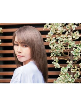 脱白髪染めで叶える、透明感とツヤ★ダメージレスで大人女性の悩みを解決！