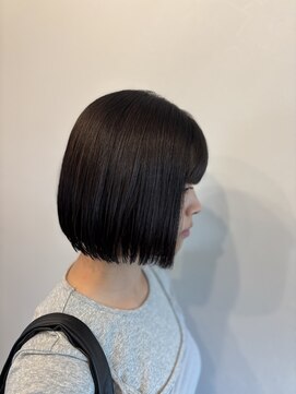 カトレア(Cattleya) 切りっぱなしストレートボブ