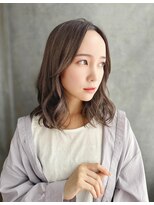 シャンティ 目白(SHANTi)&nbsp;前髪流しめミディアムスタイル