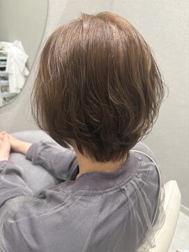 ロエ(Lowe') ショートボブ