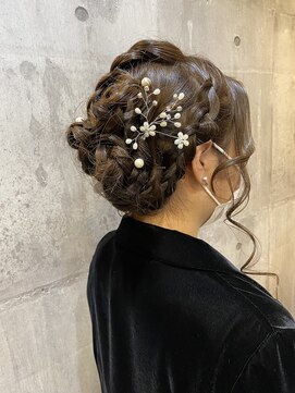 イルスティーロ(iLL_steeLo) <iLL_steeLo>編み込みアレンジスタイル