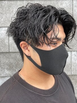 ヒュイル バイ ニアウ(Hwyl by Niau) メンズセンターパートツイストスパイラルパーマニュアンスパーマ