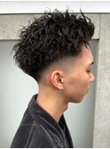 束感　強めツイストスパイラルパーマ×フェードカット