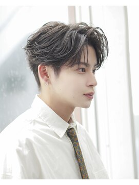 オーシャントーキョー 渋谷神南(OCEAN TOKYO) 黒髪ニュアンスセンターパート