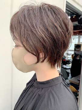 ルーファス メグロ(Ruufus Meguro) 大人女性の魅力UP/白髪ぼかし×エレガントショート