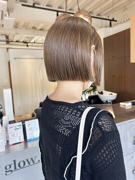 グロー(glow) 切りっぱなしボブ