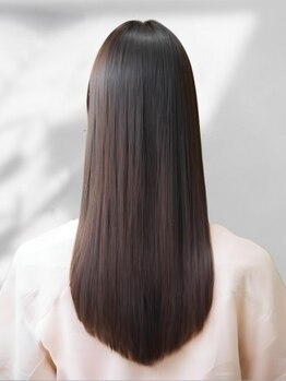 フェリシータ リコルソ(FELICITA RicorsO)の写真/地毛風の自然なストレートで、うねりのない自然な美しさを手に入れよう♪特別価格クーポンもご用意！