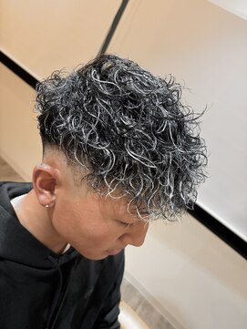 フロウ(Flow) スペインカール+ホワイトメッシュ/カーリーパーマ