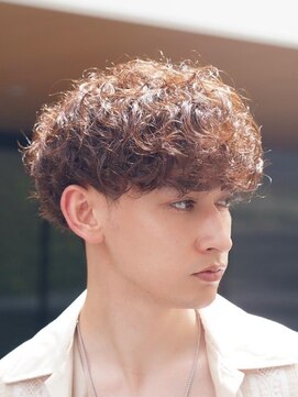 フィフス 札幌大通(fifth) 札幌スペインカールフェード刈り上げ強め海外風ヘアメンズパーマ